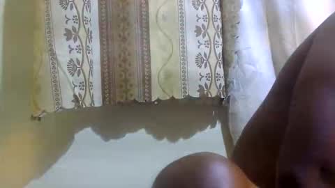 Snapshot of bitchcam_ chatting on November 12, 10:15 am bitchcam_ online show from November 12, 10:15 am