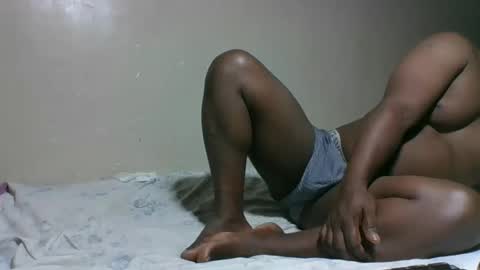 Snapshot of bitchcam_ chatting on December 1, 11:48 am bitchcam_ online show from December 1, 11:48 am