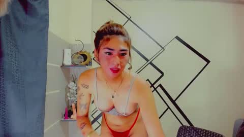 Snapshot of bitchcommanderstella chatting on December 28, 11:48 pm 3 online show from December 28, 11:48 pm