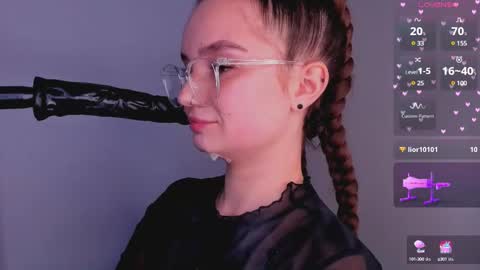 Snapshot of bitchpeace_ chatting on February 17, 4:15 pm Diana online show from February 17, 4:15 pm