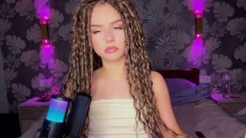 Snapshot of bitter__peach chatting on July 5, 1:29 pm Margo online show from July 5, 1:29 pm