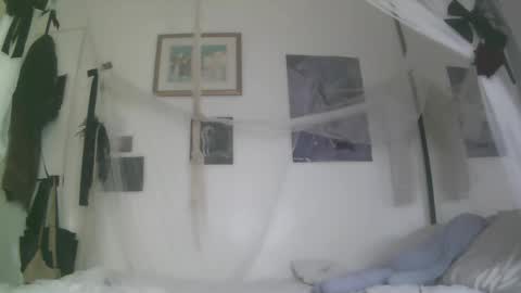 Snapshot of bl0odsyring3 chatting on October 22, 7:35 pm vampire fang online show from October 22, 7:35 pm