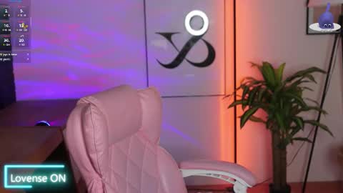 Snapshot of black___barbie chatting on September 30, 8:03 pm Black   Barbie online show from September 30, 8:03 pm