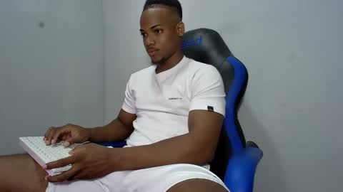 tu morenito online show from June 3, 3:50 pm