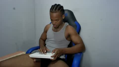 tu morenito online show from June 26, 2:32 pm