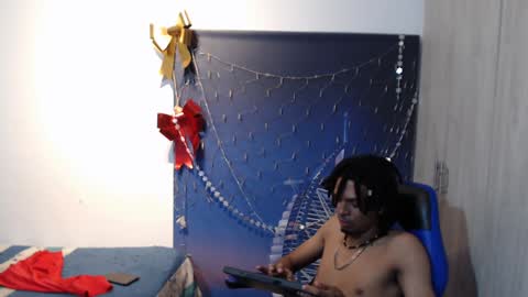 Black online show from December 9, 11:47 am