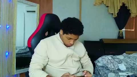 black_king_241 online show from June 17, 2:07 pm