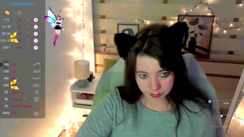 Snapshot of black_kittie_01 chatting on October 4, 6:11 am Black Kittie Wednesday - 1300 - 1900 GMT help me get 100 thumbs up online show from October 4, 6:11 am