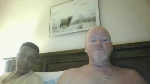 Snapshot of black_n_white4 chatting on December 17, 10:34 am black_n_white4 online show from December 17, 10:34 am