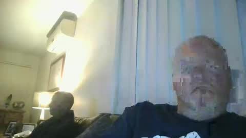 Snapshot of black_n_white4 chatting on February 18, 9:21 am black_n_white4 online show from February 18, 9:21 am