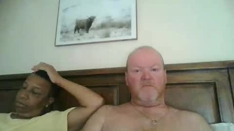 Snapshot of black_n_white4 chatting on February 22, 10:42 pm black_n_white4 online show from February 22, 10:42 pm