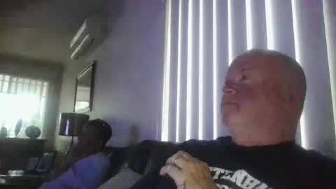 Snapshot of black_n_white4 chatting on February 27, 8:39 am black_n_white4 online show from February 27, 8:39 am