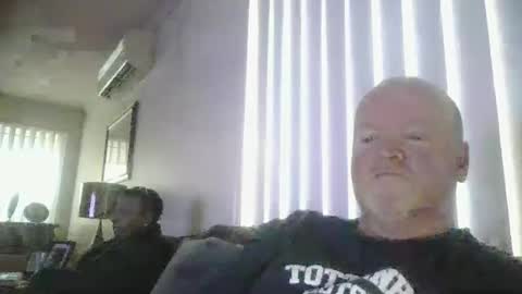 Snapshot of black_n_white4 chatting on March 4, 8:24 am black_n_white4 online show from March 4, 8:24 am