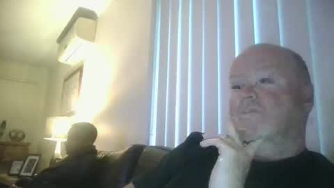Snapshot of black_n_white4 chatting on March 5, 8:54 am black_n_white4 online show from March 5, 8:54 am