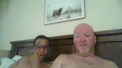 Snapshot of black_n_white4 chatting on March 8, 12:33 am black_n_white4 online show from March 8, 12:33 am