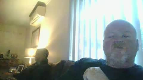 Snapshot of black_n_white4 chatting on March 9, 8:29 am black_n_white4 online show from March 9, 8:29 am