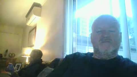 Snapshot of black_n_white4 chatting on March 11, 8:41 am black_n_white4 online show from March 11, 8:41 am