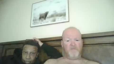 Snapshot of black_n_white4 chatting on December 13, 11:43 pm black_n_white4 online show from December 13, 11:43 pm