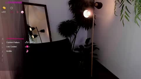 Snapshot of black_pant3r chatting on March 9, 5:44 am Mon Mon online show from March 9, 5:44 am