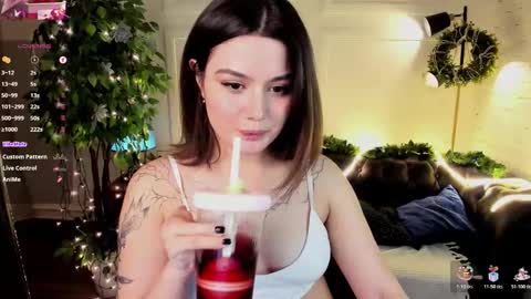 Snapshot of black_pant3r chatting on December 17, 2:34 pm Mon Mon online show from December 17, 2:34 pm