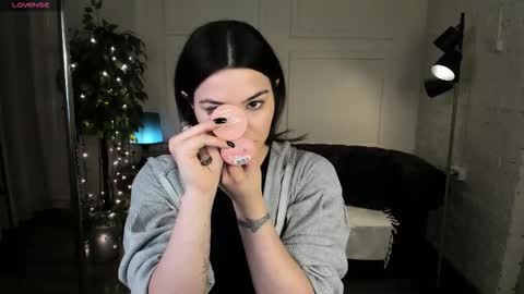 Snapshot of black_pant3r chatting on March 27, 2:50 am Mon Mon online show from March 27, 2:50 am