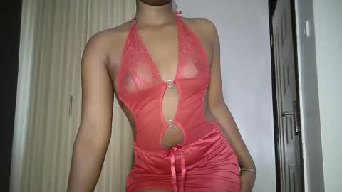 Snapshot of black_rosey chatting on May 6, 9:47 am veraa online show from May 6, 9:47 am