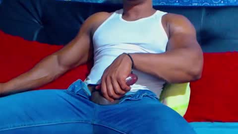 Snapshot of black_seus85 chatting on December 12, 6:53 pm duglas online show from December 12, 6:53 pm