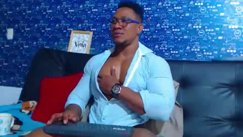 Snapshot of black_seus85 chatting on October 22, 3:34 pm duglas online show from October 22, 3:34 pm