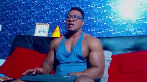 Snapshot of black_seus85 chatting on December 22, 12:07 am duglas online show from December 22, 12:07 am