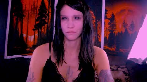 Snapshot of black_sswan chatting on November 23, 7:46 pm Kristin online show from November 23, 7:46 pm