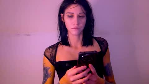 Snapshot of black_sswan chatting on December 22, 7:44 pm Kristin online show from December 22, 7:44 pm