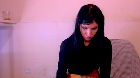 Snapshot of black_sswan chatting on January 7, 5:21 am Kristin online show from January 7, 5:21 am