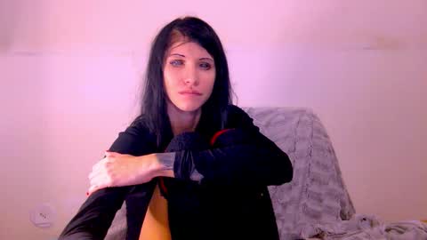 Snapshot of black_sswan chatting on January 9, 11:06 pm Kristin online show from January 9, 11:06 pm