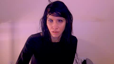 Snapshot of black_sswan chatting on January 12, 12:49 am Kristin online show from January 12, 12:49 am