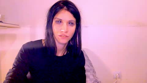 Snapshot of black_sswan chatting on January 14, 10:03 pm Kristin online show from January 14, 10:03 pm