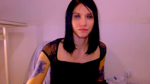 Snapshot of black_sswan chatting on January 17, 2:55 pm Kristin online show from January 17, 2:55 pm