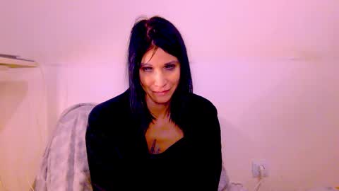 Snapshot of black_sswan chatting on January 19, 3:05 pm Kristin online show from January 19, 3:05 pm