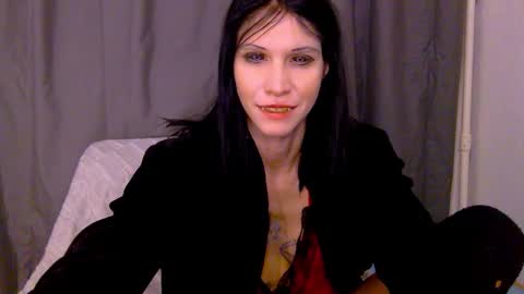 Snapshot of black_sswan chatting on February 9, 4:44 pm Kristin online show from February 9, 4:44 pm