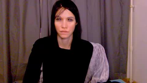 Snapshot of black_sswan chatting on February 14, 9:33 pm Kristin online show from February 14, 9:33 pm