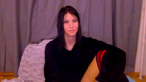 Snapshot of black_sswan chatting on February 25, 6:39 pm Kristin online show from February 25, 6:39 pm