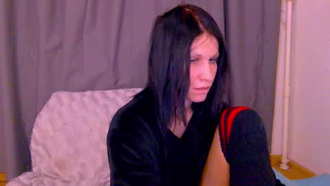 Snapshot of black_sswan chatting on February 26, 7:24 pm Kristin online show from February 26, 7:24 pm