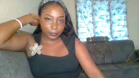 Snapshot of black_umbre chatting on June 14, 3:52 am Dee online show from June 14, 3:52 am