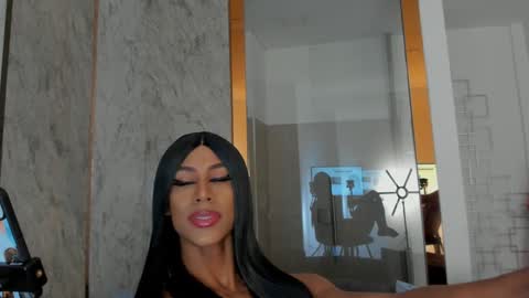 Snapshot of blackbeauty_ts chatting on December 3, 2:05 pm Nina online show from December 3, 2:05 pm