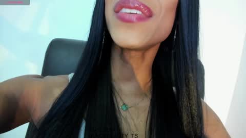 Snapshot of blackbeauty_ts chatting on January 4, 9:20 pm Nina online show from January 4, 9:20 pm