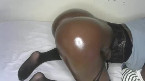 Snapshot of blackbhooty chatting on April 4, 2:10 am blackbhooty online show from April 4, 2:10 am