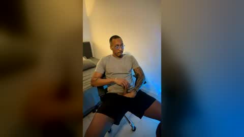 Snapshot of blackboy2874 chatting on July 8, 3:22 am DWAYNE BELL online show from July 8, 3:22 am