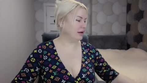 Snapshot of blackeyes11 chatting on November 9, 1:04 am blackeyes11 online show from November 9, 1:04 am