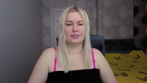 Snapshot of blackeyes11 chatting on December 20, 11:12 pm blackeyes11 online show from December 20, 11:12 pm