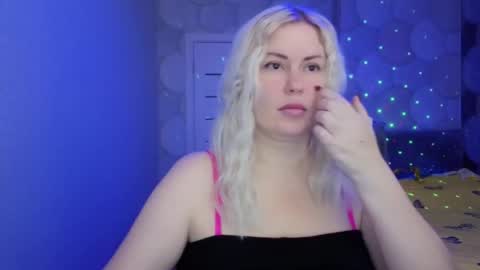 Snapshot of blackeyes11 chatting on December 21, 11:56 pm blackeyes11 online show from December 21, 11:56 pm