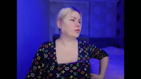 Snapshot of blackeyes11 chatting on January 12, 4:18 am blackeyes11 online show from January 12, 4:18 am